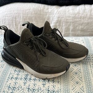Nike Olive Air270